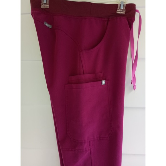 Figs Scrubs Set V Neck 2 pocket Top S/ Kade Cargo Pants S/P - Picture 9 of 12